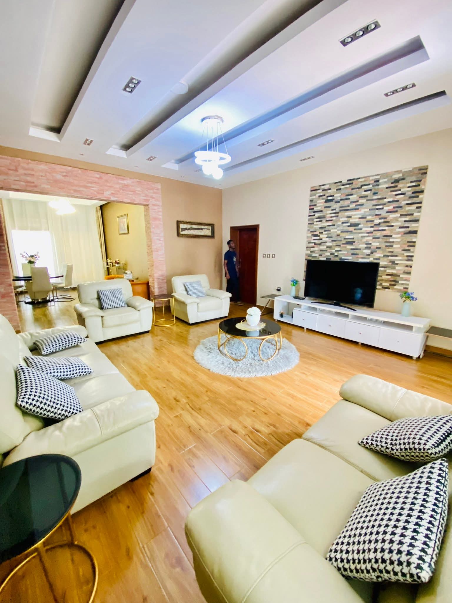 Gallery image 8